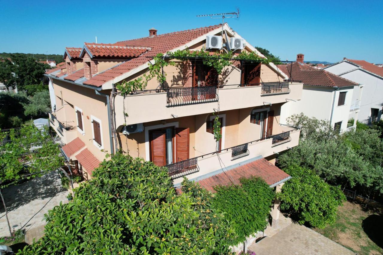 Apartments And Rooms Sinka Biograd na Moru Kültér fotó