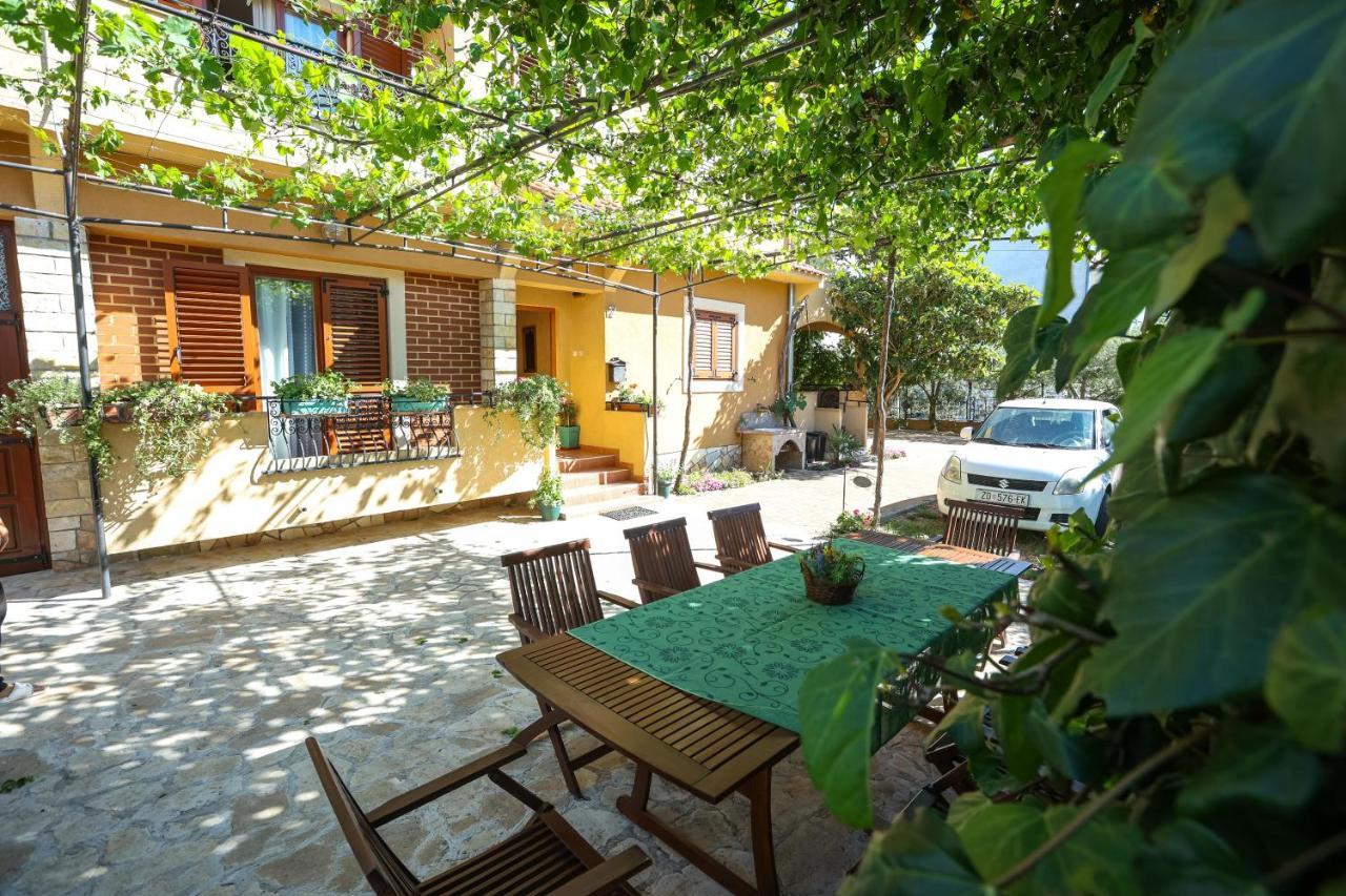 Apartments And Rooms Sinka Biograd na Moru Kültér fotó