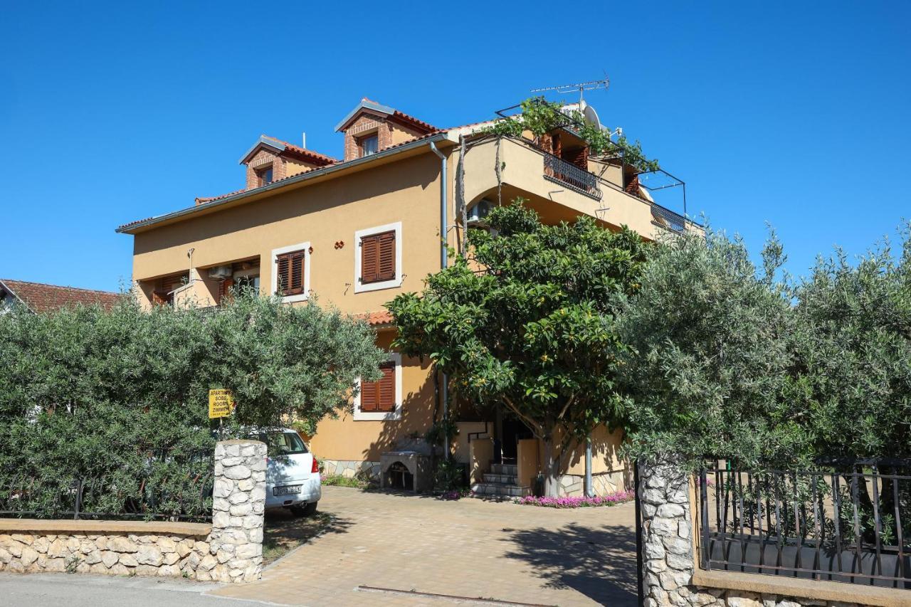 Apartments And Rooms Sinka Biograd na Moru Kültér fotó