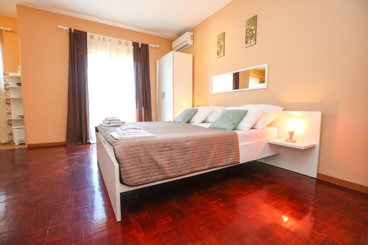 Apartments And Rooms Sinka Biograd na Moru Kültér fotó